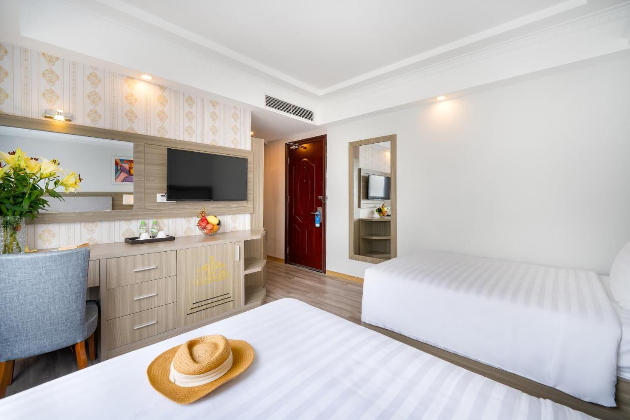 Royal Beach Hotel Da Nang Exterior photo
